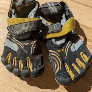 Vibram toe shoes size 41